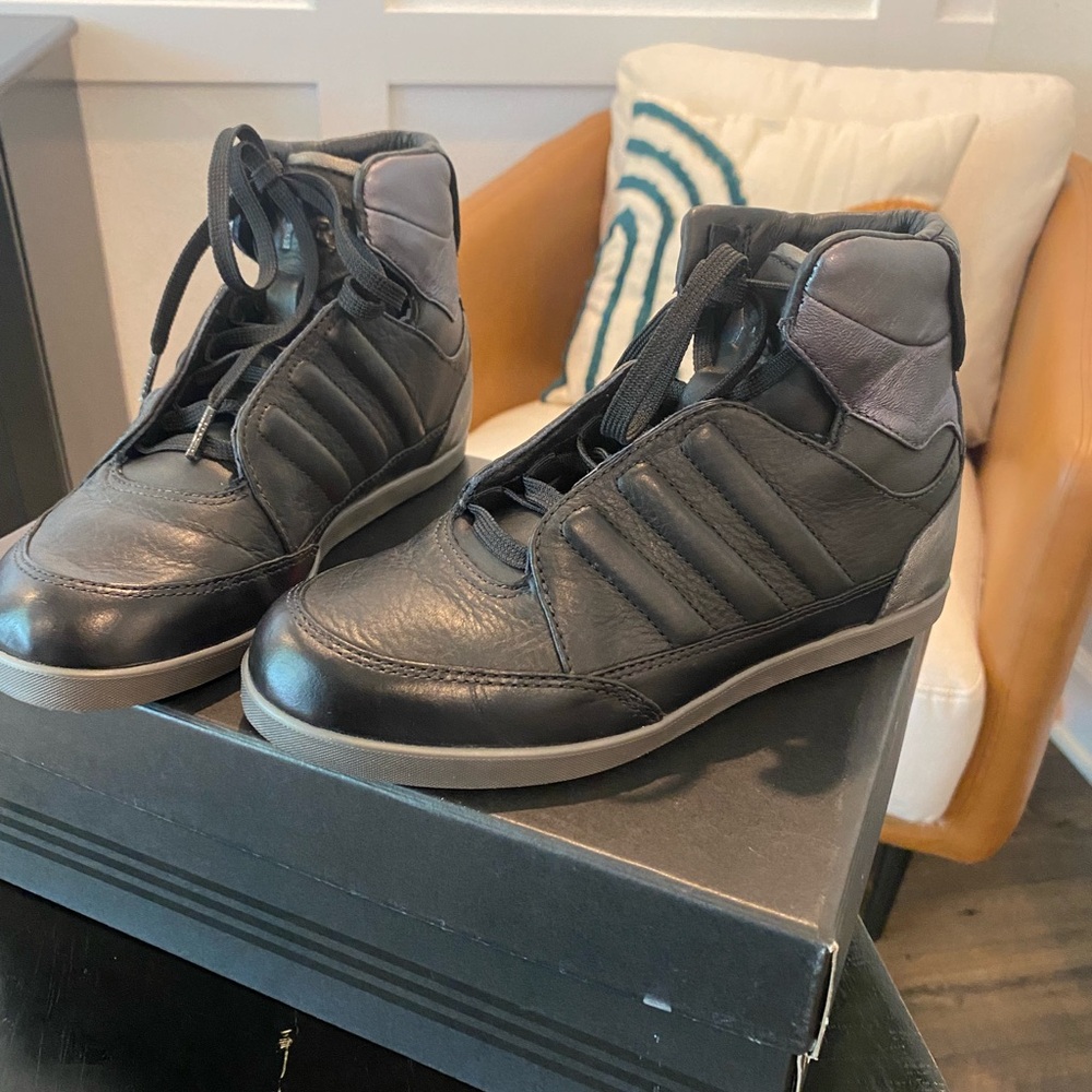 Y-3 Honja Hi Kids Sneakers – Size 1.5 (Black / Metallic) – Like New
